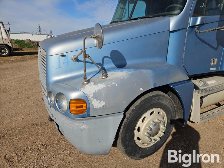 1999-freightliner-flc120-image-11