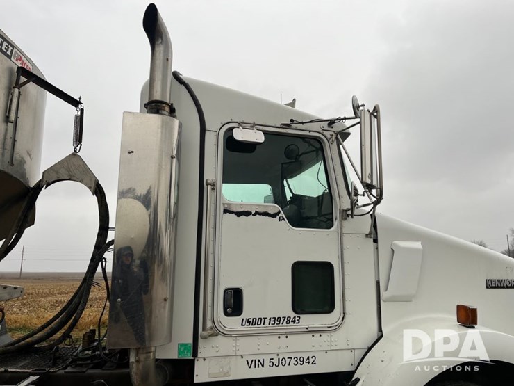 2005-kenworth-t800-image-22