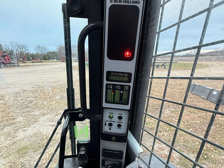 new-holland-c245-image-22