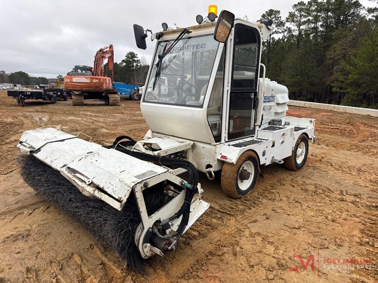 roadtec-fb-100e-sweeper-image-4