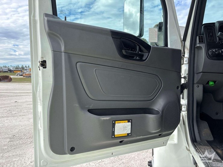 2021-international-mv607-image-29