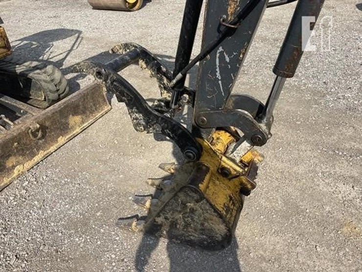 2012-deere-35d-image-3