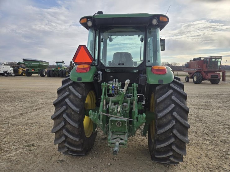 john-deere-6135e-image-16