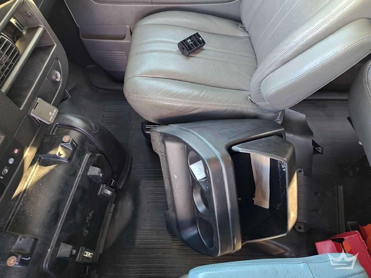 2015-chevrolet-express-2500-image-27