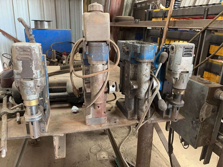 4'-x-8'-steel-shop-table,-vise,-&-contents-image-8