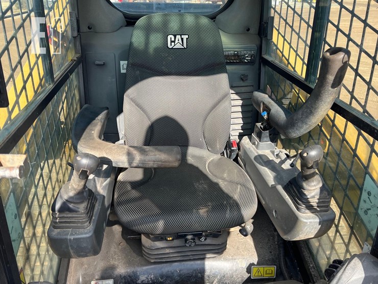 2020-caterpillar-259d3-image-25