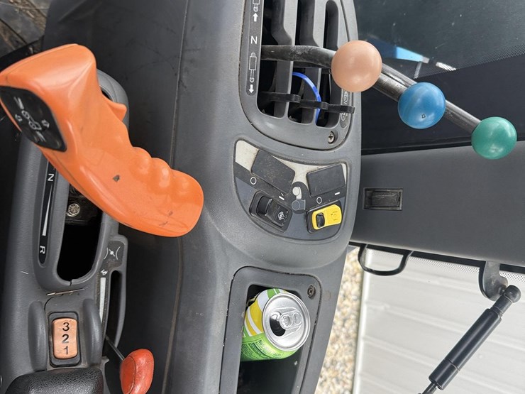 1998-new-holland-tv140-image-17