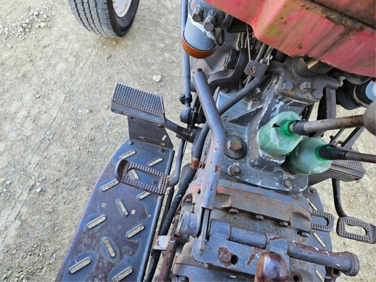 massey-ferguson-240-image-56