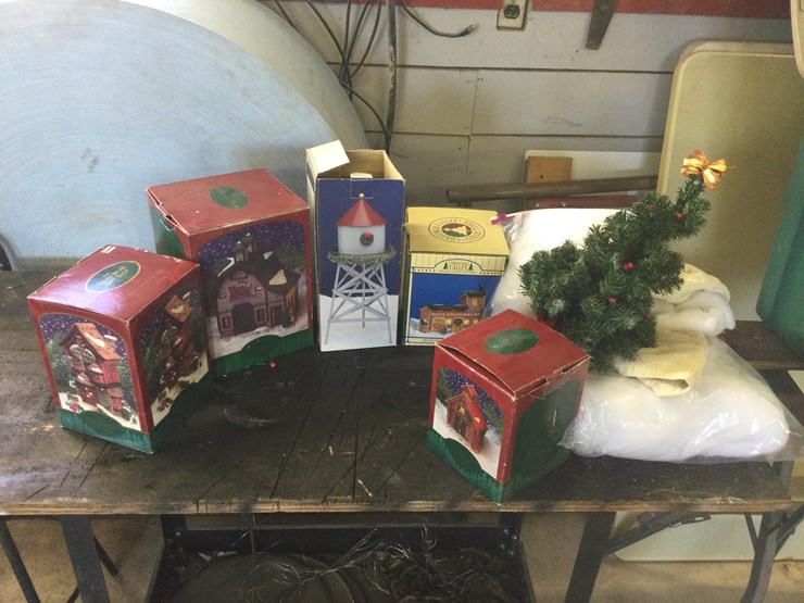 #4569-•-christmas-village-image-1