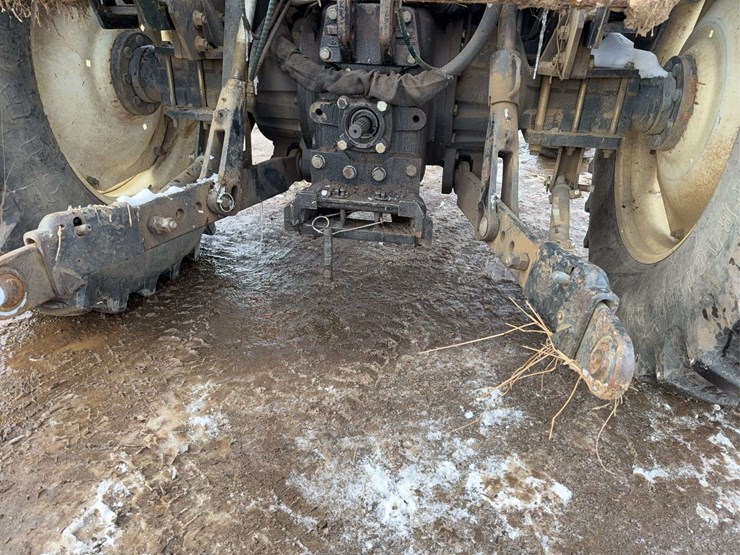 new-holland-tv145-image-19