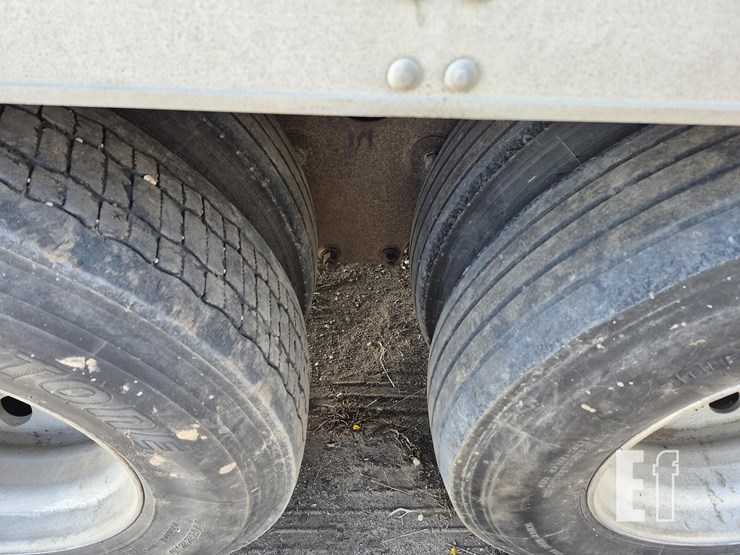 2002-utility-3000r-image-7