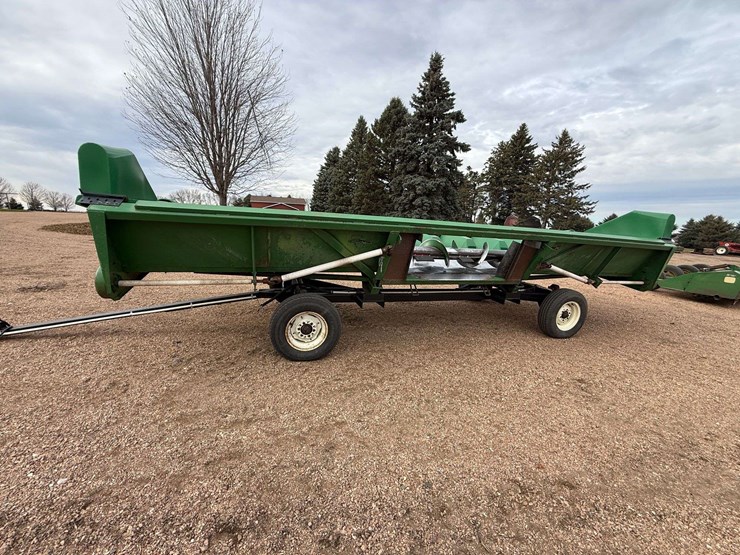 2024-john-deere-12-image-8