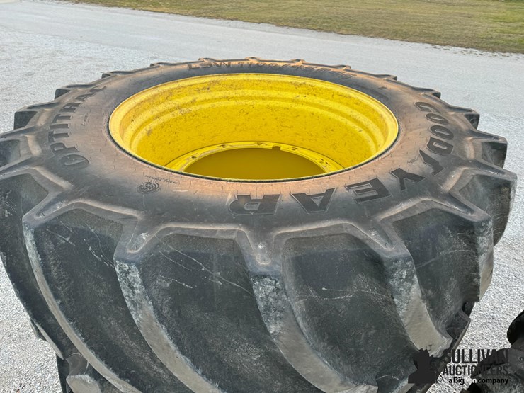 lsw-tires-&-rims-for-jd-8r-tractor-image-3