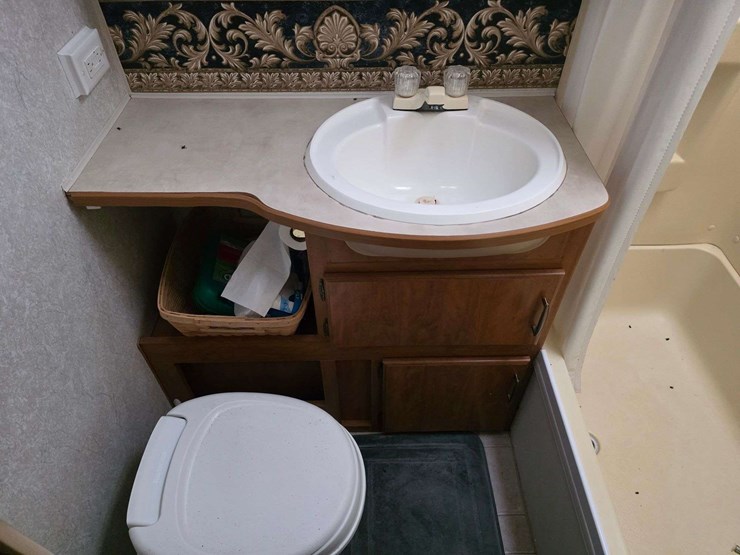 2004-prowler-fleetwood-5th-wheel-rv,-model-255-bhs,-12’-slide-out,-newer-19’-awning,-1-queen-front-b-image-48