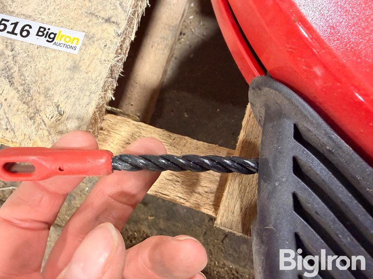 milwaukee-power-tools-w/batteries-&-6-battery-charger-image-10