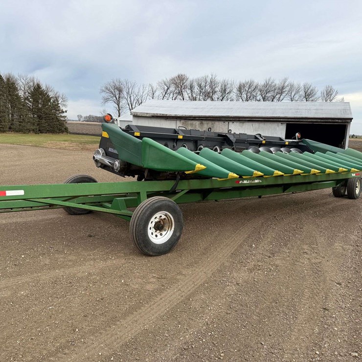 2004 Geringhoff 12 Row 20” Roto Disc Chopping Head, Comes with a Mauer Header Trailer, Stationary, R