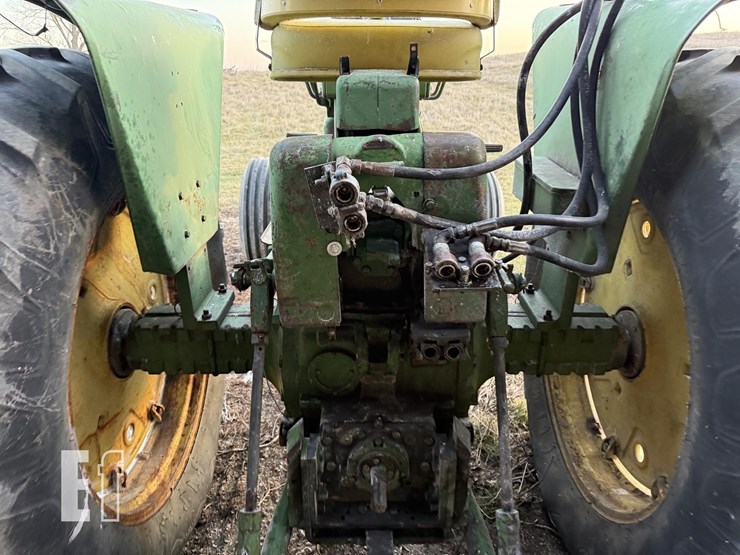 john-deere-4010-image-5