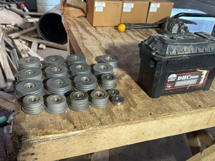 #177-•-guide-rollers-and-cutting-torch-image-1