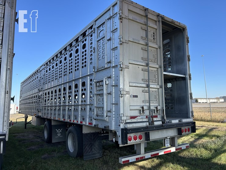 2019-wilson-livestock-trailer-image-11