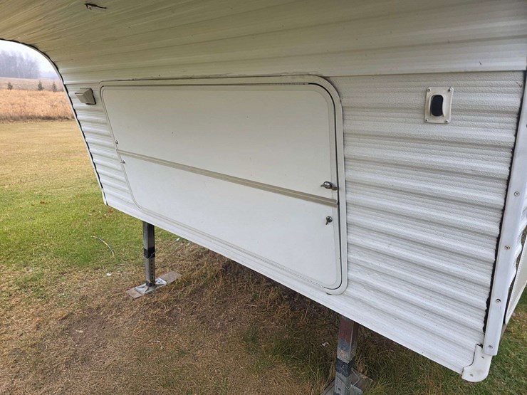 2004-prowler-fleetwood-5th-wheel-rv,-model-255-bhs,-12’-slide-out,-newer-19’-awning,-1-queen-front-b-image-15