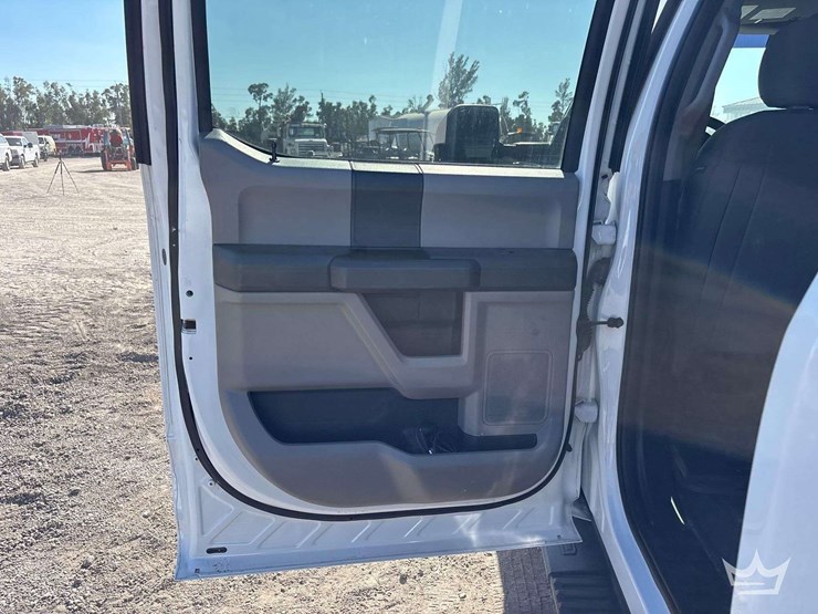 2018-ford-f-150-4x4-crew-cab-pickup-truck-image-17