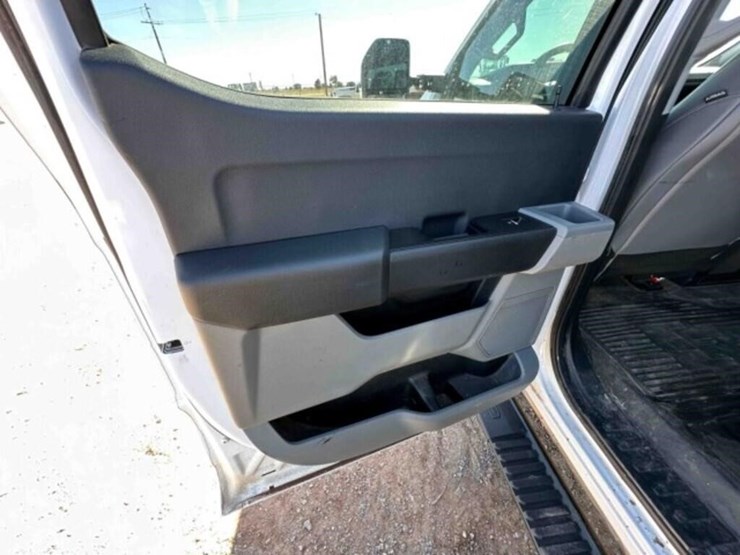 2024-ford-f350-image-46