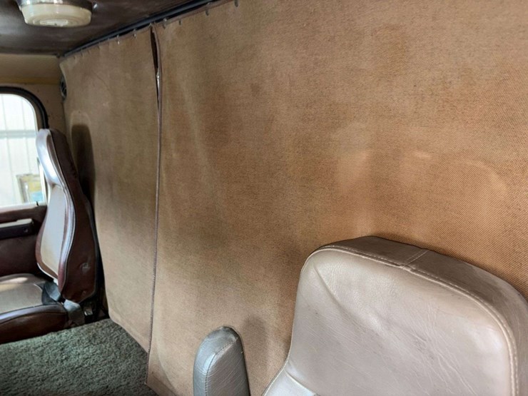 1983-international-co9670-cabover-semi-tractor,-xl-series,-400-cummins,-13-speed,-11r24.5-rears-on-s-image-44