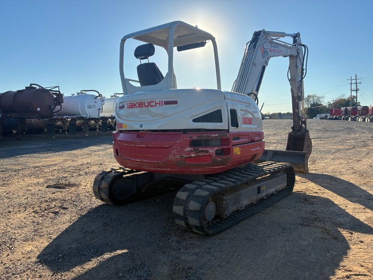 2021-takeuchi-tb260-image-3