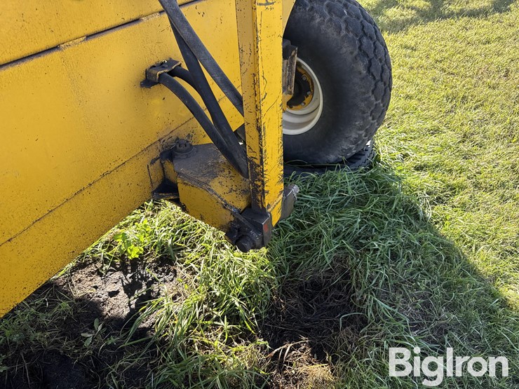 field-queen-inc-1408-forage-dump-wagon-image-9