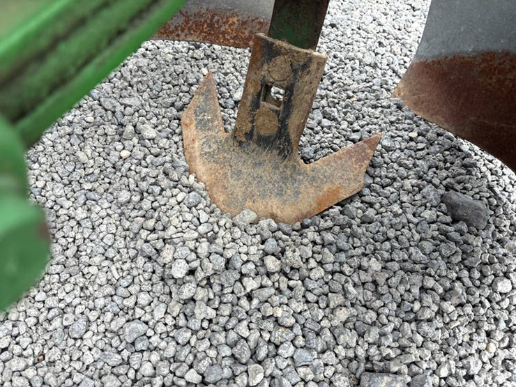 john-deere-845-image-11