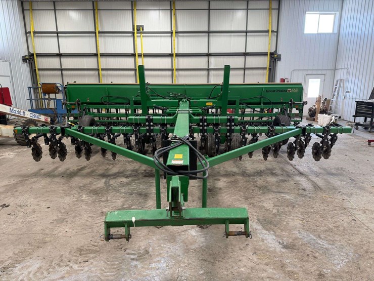 great-plains-20’-grain-drill,-10”-spacing,-3pt-converted-into-a-pull-type,-has-markers,-front-coulte-image-42