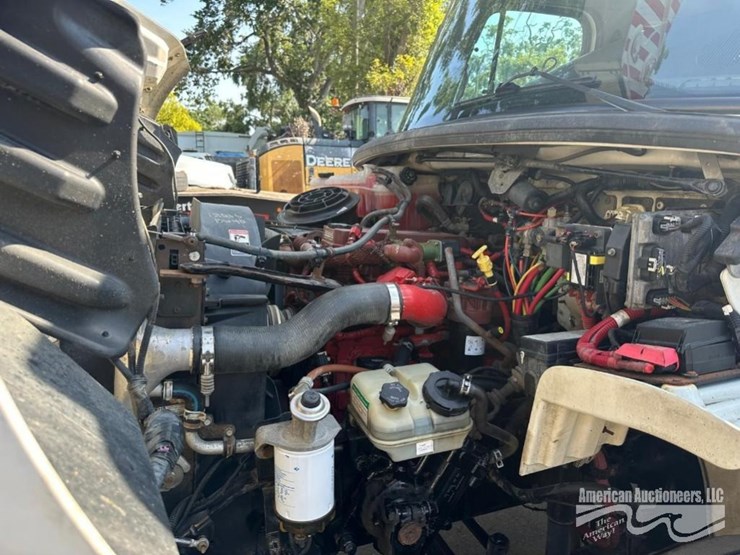 freightliner-m2-106-image-12