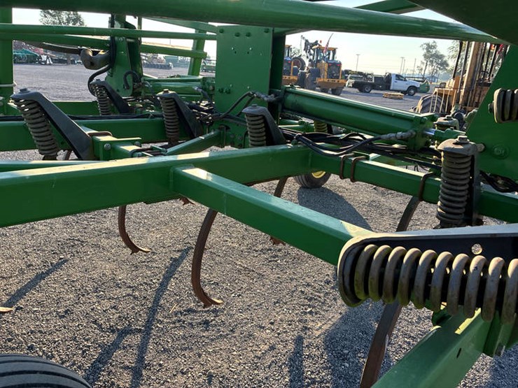 john-deere-2410-image-25