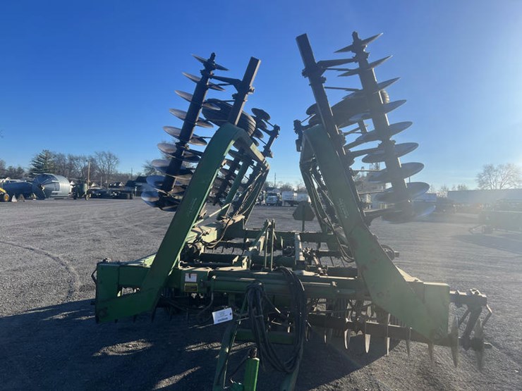 john-deere-235-image-2