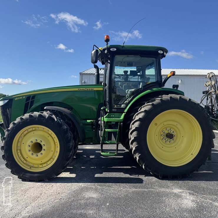 2013 JOHN DEERE 8235R