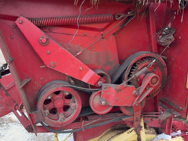 new-holland-855-image-27