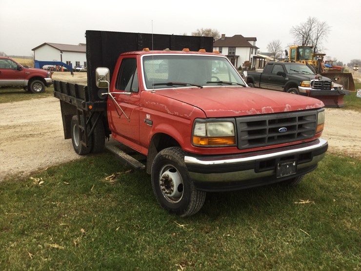#4553-•-1995-ford-1-ton-flatbed-truck:-(has-clear-wi-title)-image-2