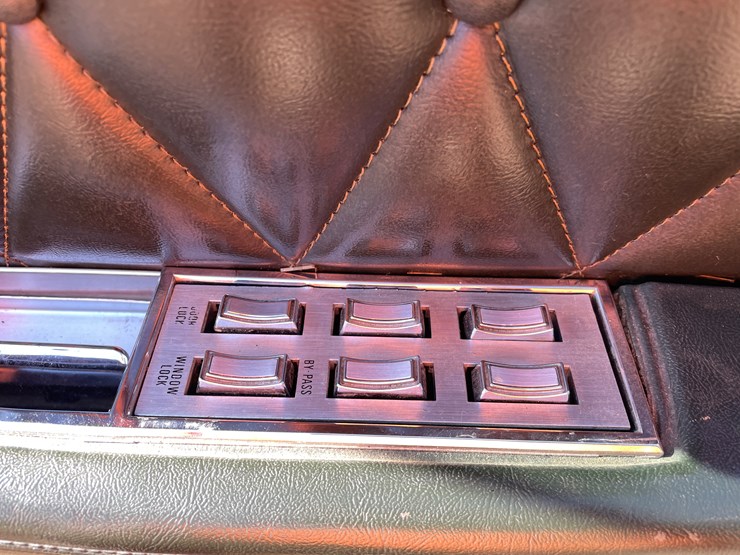 #1202-•-1969-lincoln-mark-3-continental-**must-be-trailered**(has-mn-title)-image-30