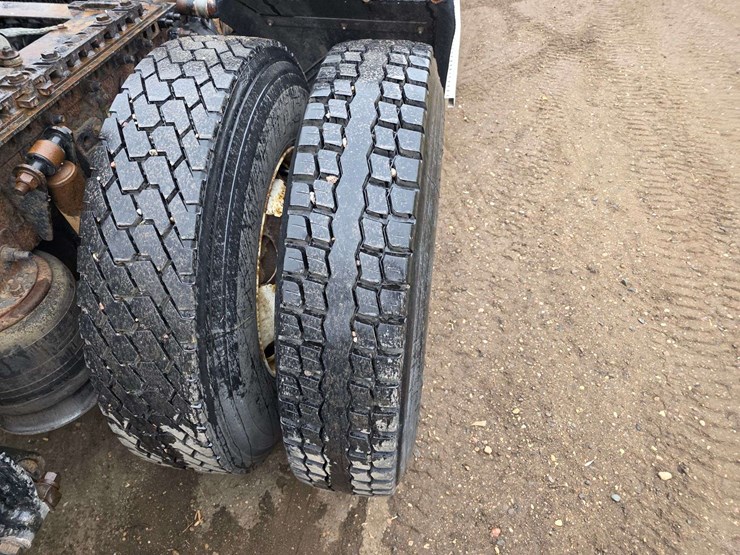 2007-freightliner-cl120-day-cab-semi,-978,000-miles,-detroit-series-60-–-14l-engine,-515hp,-10-speed-image-55