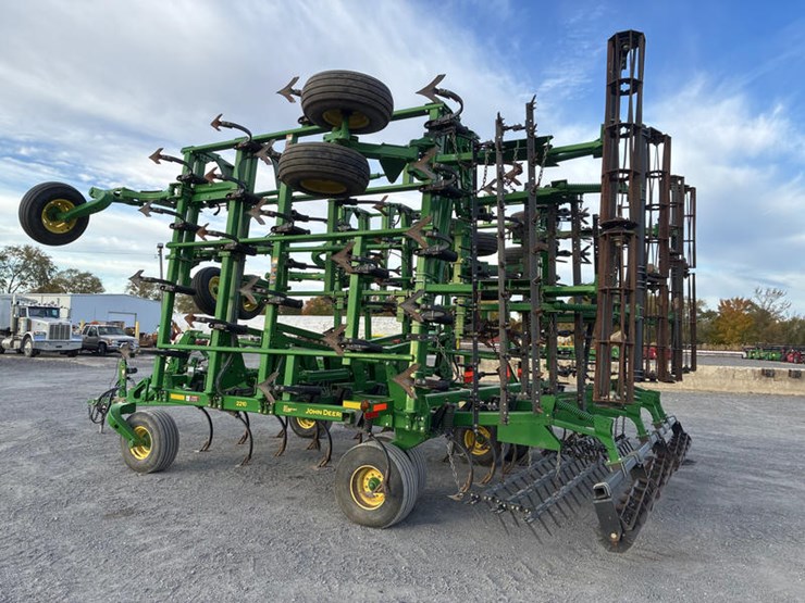 john-deere-2210-image-6