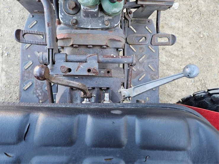 massey-ferguson-240-image-53