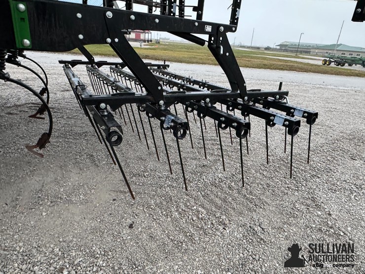 2022-john-deere-2330-image-13