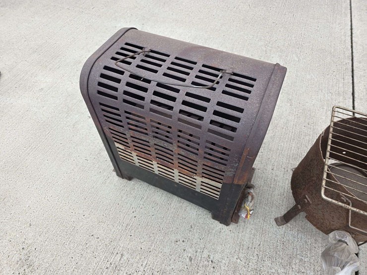 (2)-propane-heaters,-buying-both-for-one-money-image-4