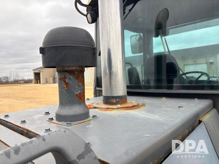 2007-deere-444j-image-46