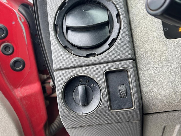 ford-f550-xl-image-13