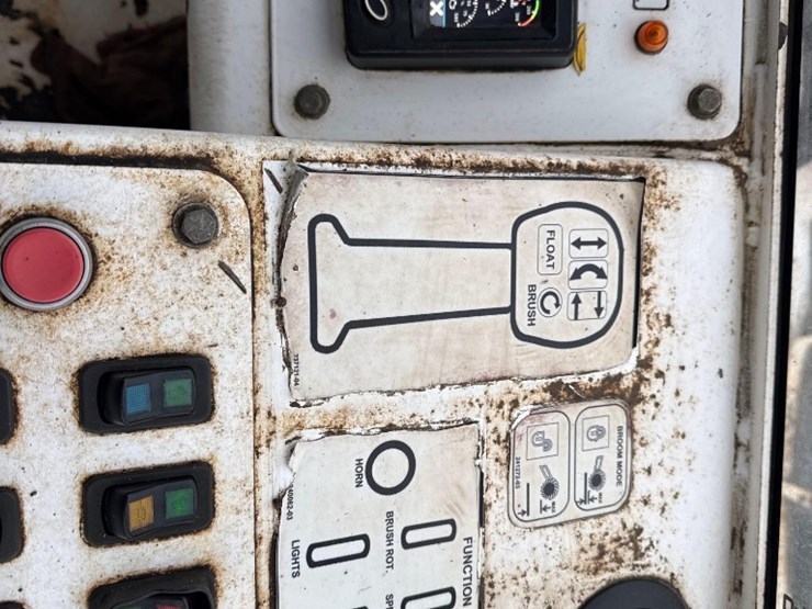 roadtec-fb-100e-sweeper-image-21