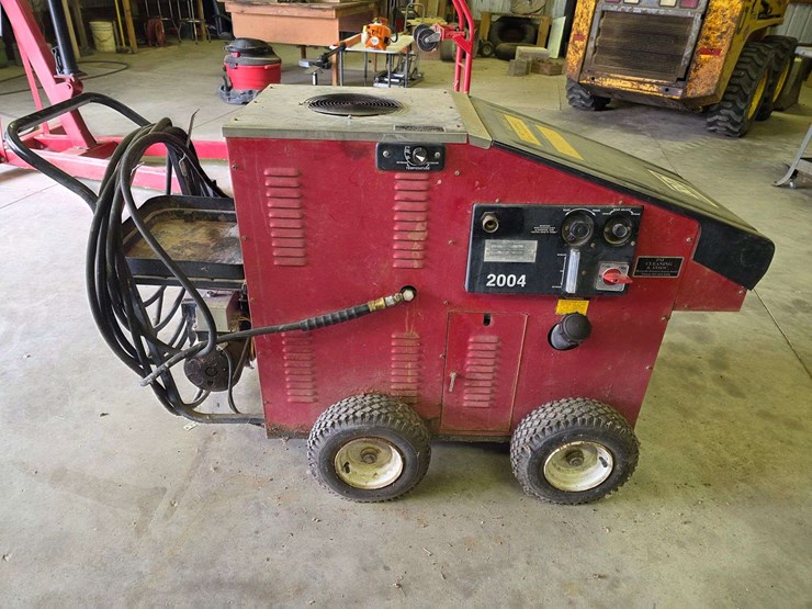 r+d-fountain-industries-co-hot-water-pressure-washer,-220v-with-cord,-hose-and-wand,-up-to-180-degre-image-2