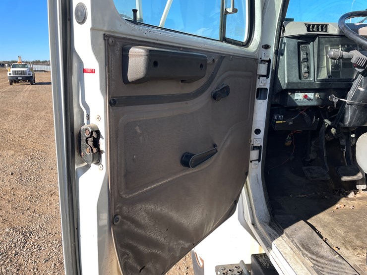 international-4700-image-20