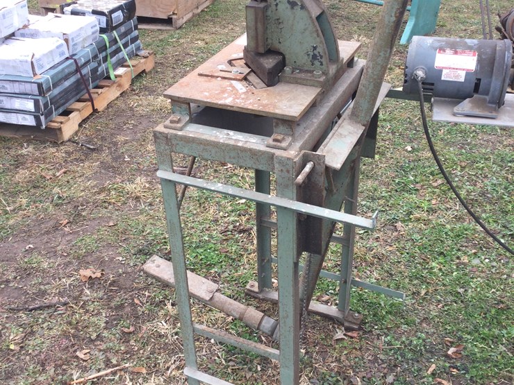 #4802-•-foot-operated-shearon-table:-location:-w2486-smies-rd,-oostburg,-wi-53070-image-1