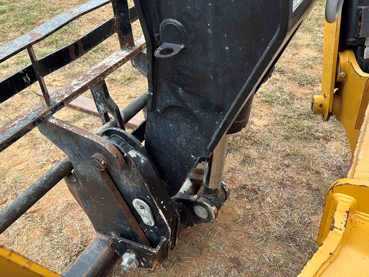 caterpillar-tl1055d-image-21